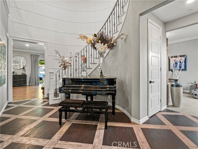 Detail Gallery Image 12 of 65 For 22385 Midtown Ct, Saugus,  CA 91350 - 5 Beds | 4/1 Baths