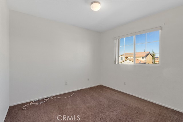 Detail Gallery Image 14 of 15 For 12415 Honeybear, Victorville,  CA 92392 - 4 Beds | 3 Baths