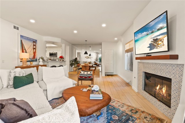 48 Baycrest Court, Newport Beach CA: https://media.crmls.org/medias/6960930c-9b54-41df-ae10-954a33992198.jpg