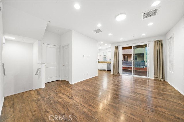 422 W Route 66, Glendora CA: https://media.crmls.org/medias/6960cf63-1290-481c-8156-9f8619203901.jpg