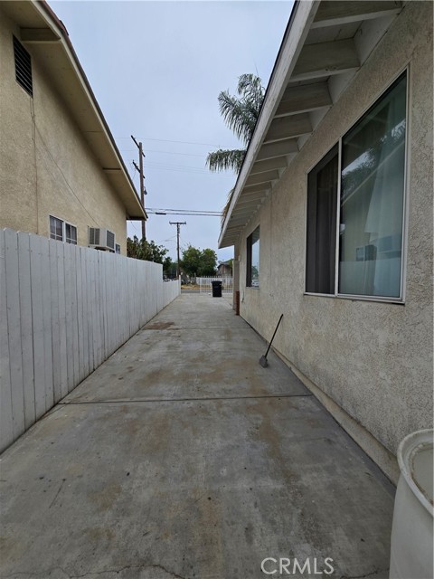13966 Fox Street, San Fernando CA: https://media.crmls.org/medias/69610503-d3ba-4189-8e66-307517c88d2d.jpg