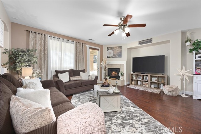 11113 Cypress Falls Avenue, Bakersfield CA: https://media.crmls.org/medias/696162d8-bc31-4734-9cff-5bdc258df011.jpg