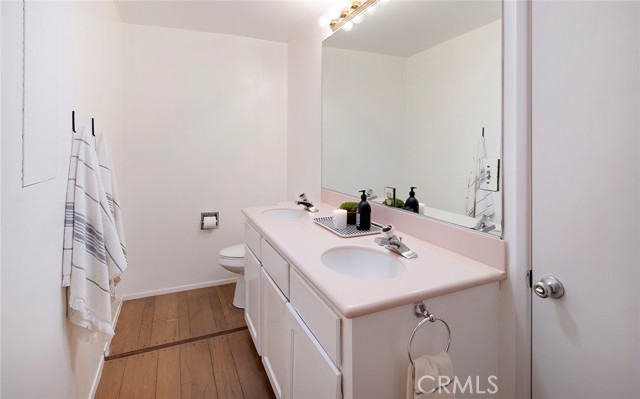 564 Seaward Road, Corona del Mar CA: https://media.crmls.org/medias/6961f4ea-0afe-4b11-899f-ec27dbec29a6.jpg