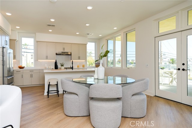 414 Main, Huntington Beach CA: https://media.crmls.org/medias/69622107-55bd-4a54-bbd7-d2e4b83ccc61.jpg
