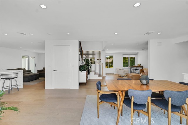 23241 Aetna Street, Woodland Hills CA: https://media.crmls.org/medias/69622161-f0d2-4e62-85d2-00a3e024680a.jpg