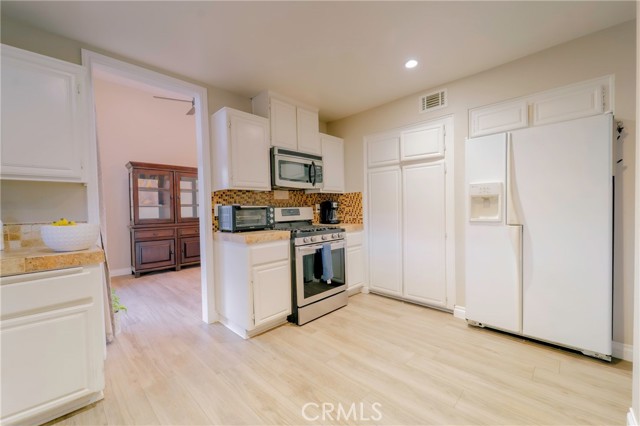 13584 Sutter Court, Fontana CA: https://media.crmls.org/medias/69622c1f-dbc9-4991-a876-f8f438c9fae4.jpg