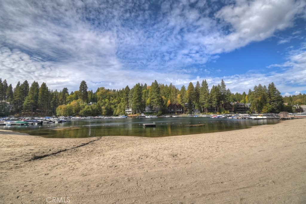 https://media.crmls.org/medias/6962fb6b-a4cb-4a27-a18b-d70de0969ba0.jpg?preset=X-Large