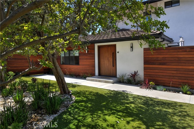 4751 Del Moreno Drive, Woodland Hills CA: https://media.crmls.org/medias/69639577-5086-45a1-a7e4-53b9e9ccd273.jpg