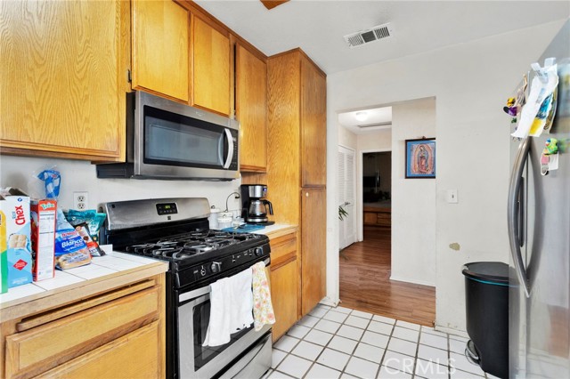 Detail Gallery Image 10 of 29 For 15837 Sandalwood, Victorville,  CA 92395 - 2 Beds | 2 Baths