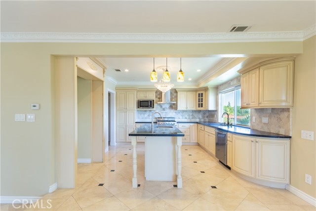 Detail Gallery Image 11 of 36 For 1100 Wardman Dr, Brea,  CA 92821 - 3 Beds | 2/1 Baths