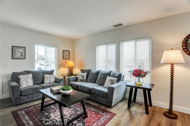 Detail Gallery Image 9 of 30 For 1001 N Hanover Pl, Anaheim,  CA 92801 - 4 Beds | 1/1 Baths