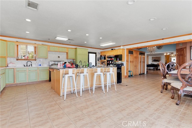 Detail Gallery Image 11 of 54 For 12188 Oasis Rd, Pinon Hills,  CA 92372 - 4 Beds | 4/1 Baths