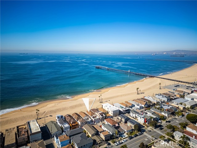 1207 Seal Way, Seal Beach CA: https://media.crmls.org/medias/696631ce-fe1d-49c5-b377-dbf0bb516121.jpg