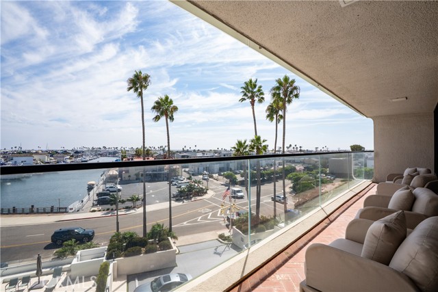 Detail Gallery Image 2 of 18 For 601 Lido Park Dr 3f,  Newport Beach,  CA 92663 - 2 Beds | 2/1 Baths