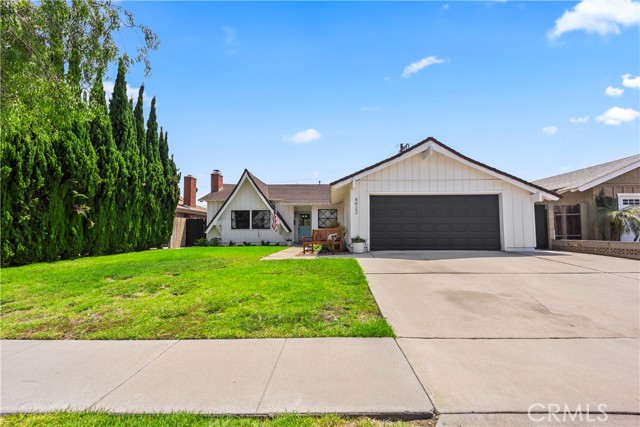 4922 Scenario Drive Drive, Huntington Beach CA: https://media.crmls.org/medias/69685820-29ff-4bbb-a136-52d512a85609.jpg
