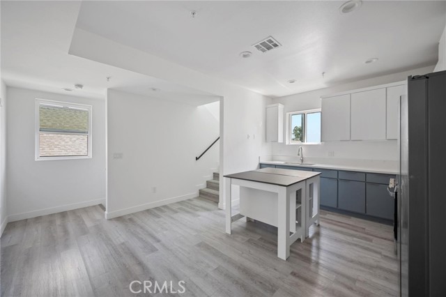 532 W Vernon Avenue, Los Angeles CA: https://media.crmls.org/medias/696906bc-73fc-4e5c-ba64-740aec13f538.jpg
