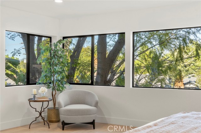 5265 Del Moreno Drive, Woodland Hills CA: https://media.crmls.org/medias/69697958-c840-49d2-91de-43bf8bf24451.jpg