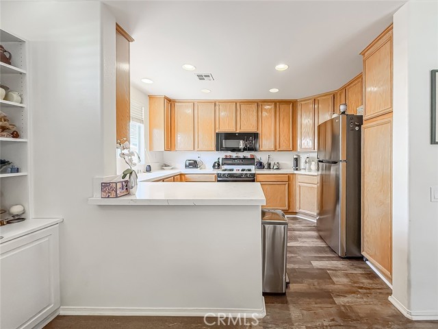 2037 Freesia Avenue, Simi Valley CA: https://media.crmls.org/medias/6969f1fc-e58e-4670-8ac7-5c5dd98d37f1.jpg
