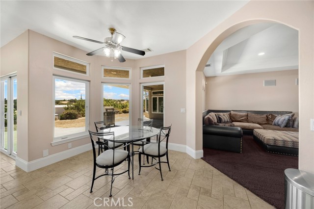 8277 Macron Street, Oak Hills CA: https://media.crmls.org/medias/696b639c-1cdf-4a7b-a3e4-775becc6a059.jpg