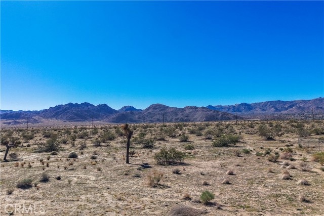 Detail Gallery Image 10 of 13 For 62407 Crestview Dr, Joshua Tree,  CA 92252 - – Beds | – Baths