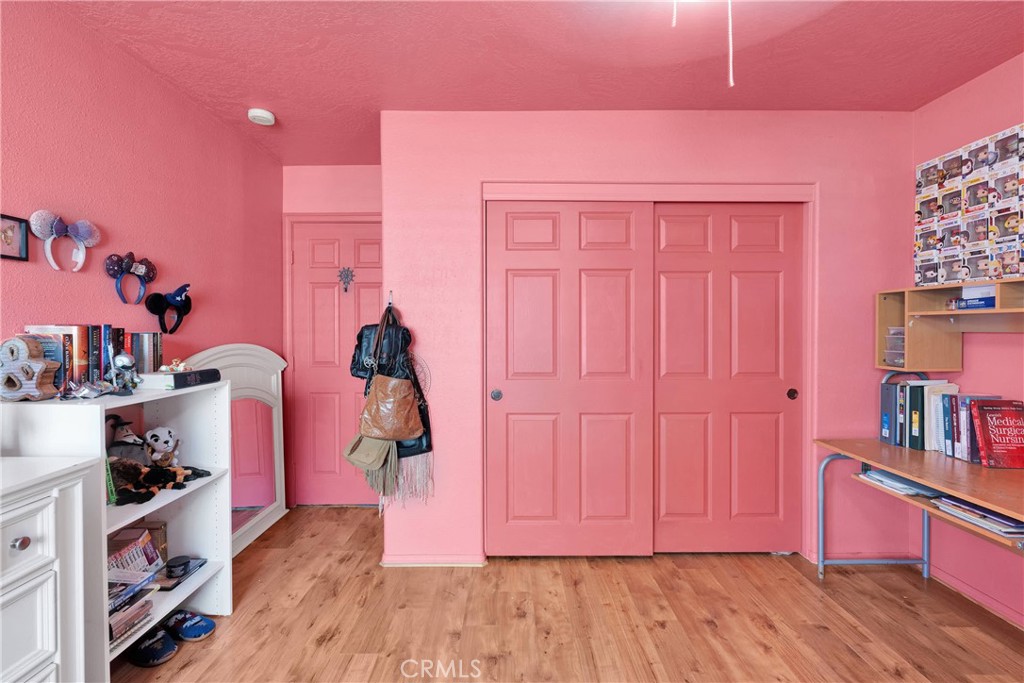 https://media.crmls.org/medias/696bfcd4-7922-4d1b-85c7-28ed407e350b.jpg?preset=X-Large