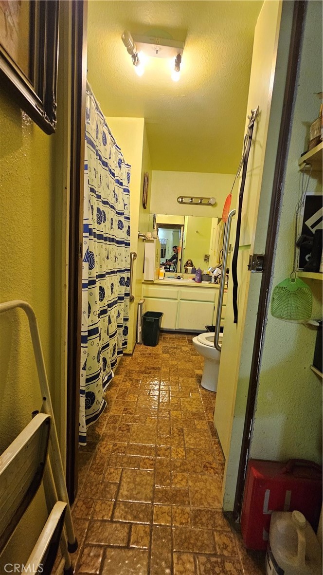https://media.crmls.org/medias/696c4be3-6a46-47f7-a9c6-0dace5df7625.jpg?preset=X-Large