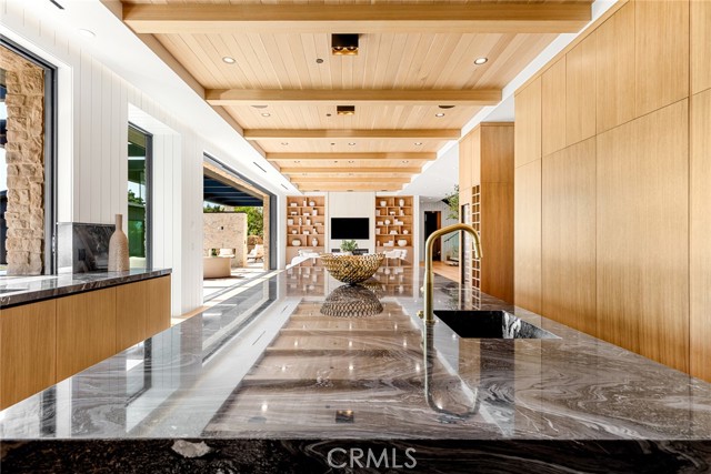 4601 Vista De Oro Avenue, Woodland Hills CA: https://media.crmls.org/medias/696caf44-2779-4407-a823-1d6c30ea04ad.jpg