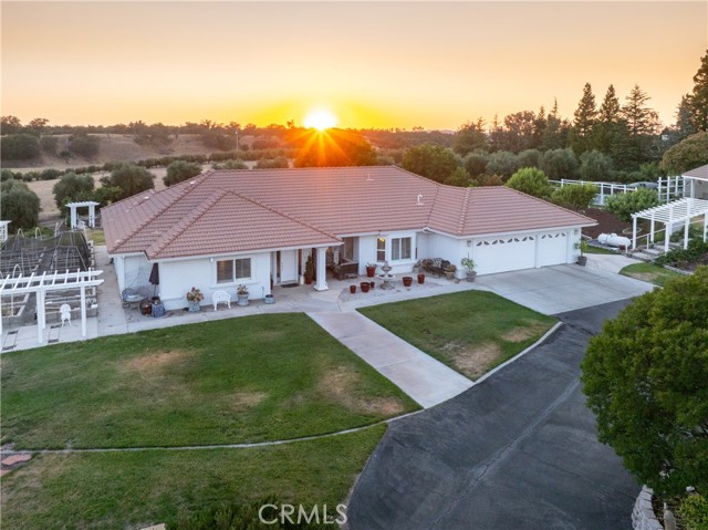 5570 Rancho La Loma Linda Drive, Paso Robles CA: https://media.crmls.org/medias/696ccbc6-cba2-4bb4-abc5-d99f57a86856.jpg
