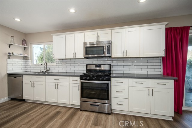 Detail Gallery Image 7 of 20 For 1510 Helena Lane, Redlands,  CA 92373 - 4 Beds | 2/1 Baths