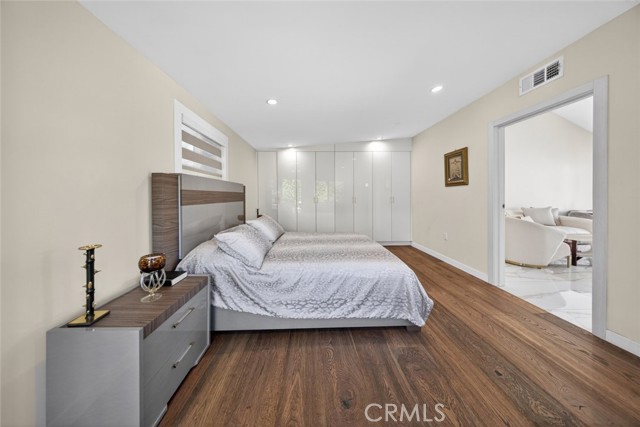 Detail Gallery Image 39 of 64 For 4926 Greenbush Ave, Sherman Oaks,  CA 91423 - 4 Beds | 3 Baths