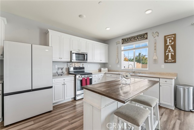 Detail Gallery Image 14 of 49 For 695 Poo Ish, San Jacinto,  CA 92582 - 6 Beds | 3/1 Baths