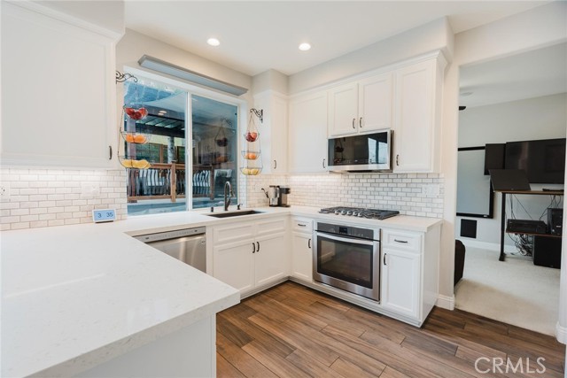 20019 Franks Way, Saugus CA: https://media.crmls.org/medias/697169bf-9635-4dce-affe-cdd0ddc141d1.jpg