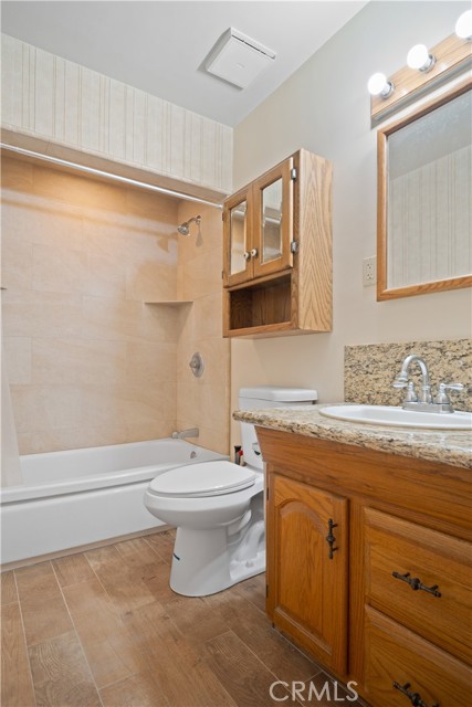 5422 Golondrina Drive, San Bernardino CA: https://media.crmls.org/medias/69718909-6e2b-4c3a-ba1e-f883cdbe1b2e.jpg
