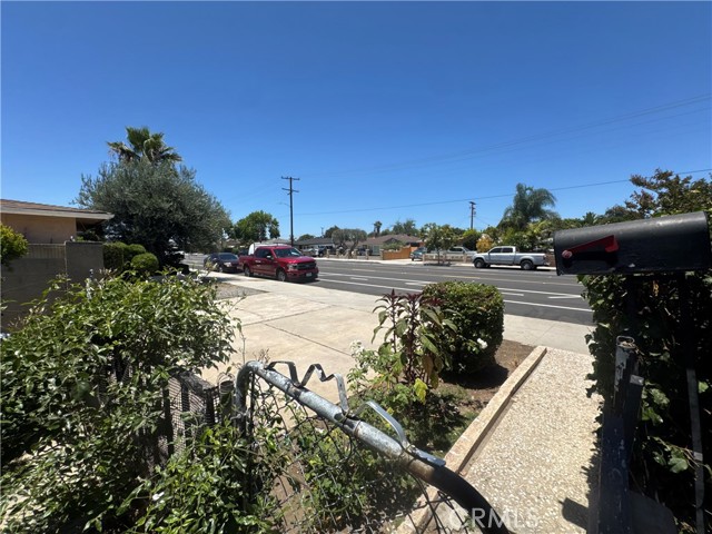 2124 W Civic Center Drive, Santa Ana CA: https://media.crmls.org/medias/69718dcd-c970-4bd5-9b35-9e8407985ccd.jpg
