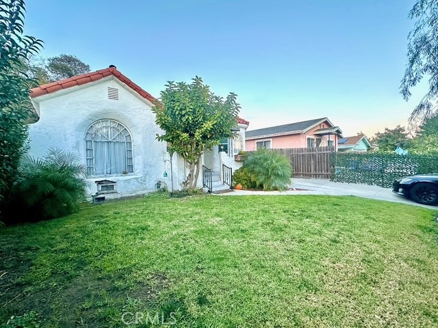 807 E 106th, Los Angeles CA: https://media.crmls.org/medias/6972f1cc-f08a-4335-ac39-1fdd8c5ca01d.jpg