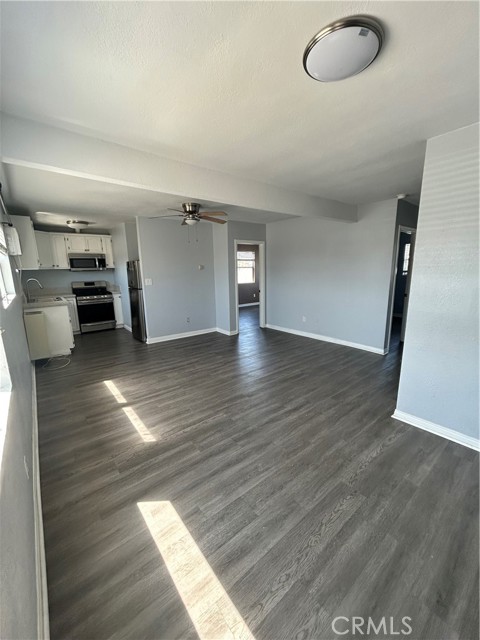 Detail Gallery Image 2 of 22 For 5165 Pickford St #1/4,  Los Angeles,  CA 90019 - 3 Beds | 2 Baths