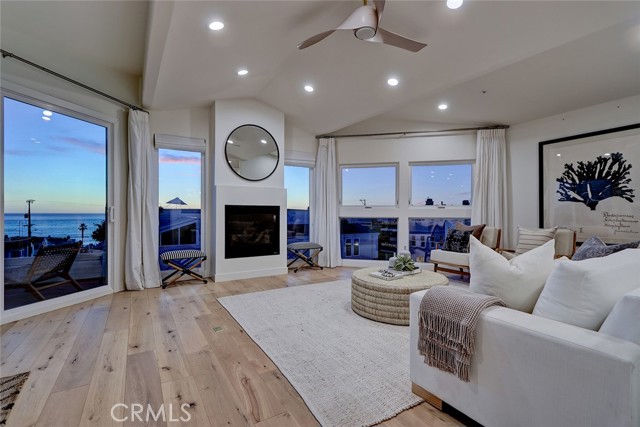 301 2nd Street, Manhattan Beach, California 90266, 3 Bedrooms Bedrooms, ,3 BathroomsBathrooms,Residential,Sold,2nd,SB22006124
