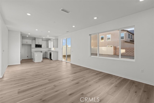 Detail Gallery Image 3 of 15 For 9667 Salamanca St, Riverside,  CA 92508 - 3 Beds | 2/1 Baths