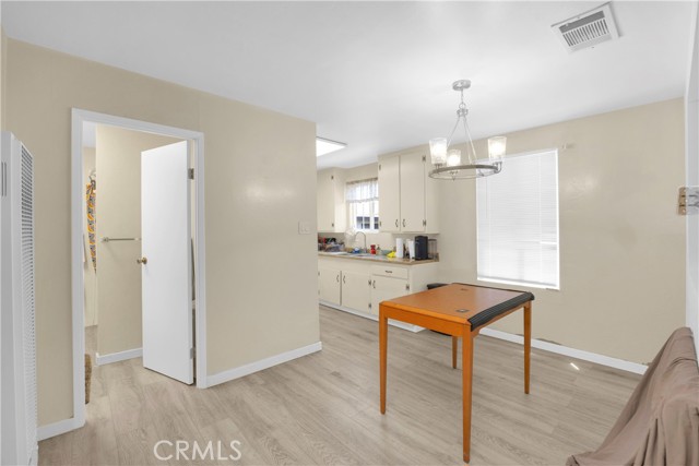135 S Alfred Street, Coalinga CA: https://media.crmls.org/medias/6973eb04-bd28-4638-ba47-542319c76e84.jpg