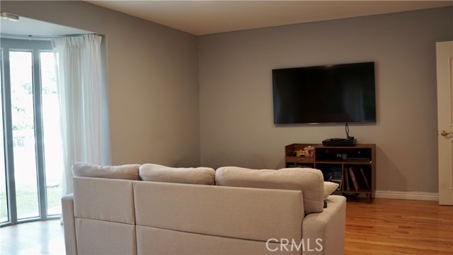 Detail Gallery Image 29 of 32 For 925 Sherlock Dr, Burbank,  CA 91501 - 3 Beds | 3 Baths