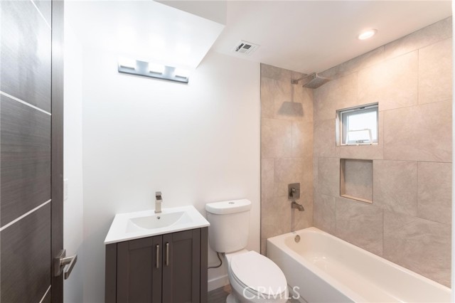 6845 N Haskell Avenue, Lake Balboa CA: https://media.crmls.org/medias/6974b7d9-b35f-4cf1-af0b-220ed8af10a7.jpg