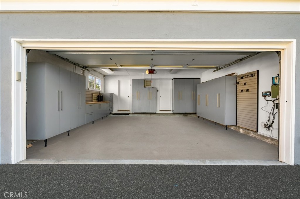 https://media.crmls.org/medias/6974c4a3-6061-4535-aeb1-d7078d564a75.jpg?preset=X-Large