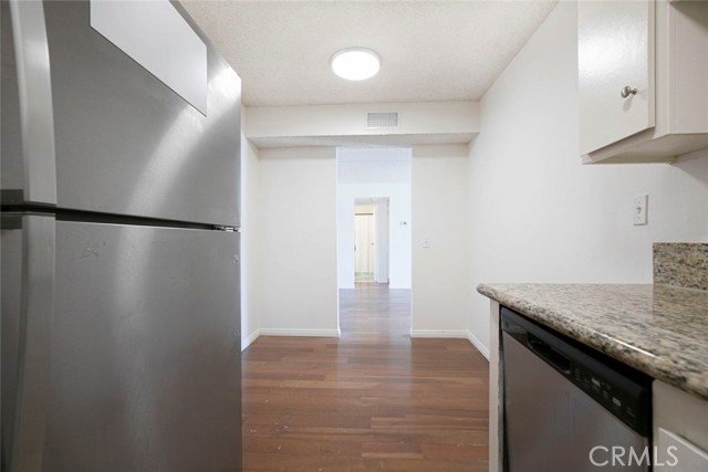1422 Rock Glen Avenue, Glendale CA: https://media.crmls.org/medias/697662a4-09a0-4f52-a342-3db6dbb3ee98.jpg