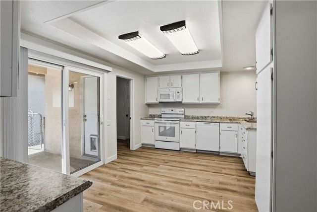 Detail Gallery Image 12 of 36 For 28028 Foxfire, Menifee,  CA 92586 - 2 Beds | 2 Baths