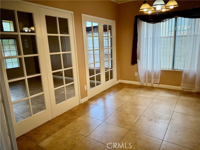 Detail Gallery Image 5 of 17 For 4030 Lexington Ct, Palmdale,  CA 93552 - 5 Beds | 3 Baths