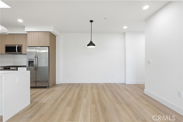 Detail Gallery Image 3 of 13 For 12078 Guerin St #207,  Studio City,  CA 91604 - 3 Beds | 2 Baths