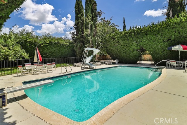 17313 Citronia Street, Northridge CA: https://media.crmls.org/medias/6978dc9d-5a98-4db6-bb58-068515460e3b.jpg