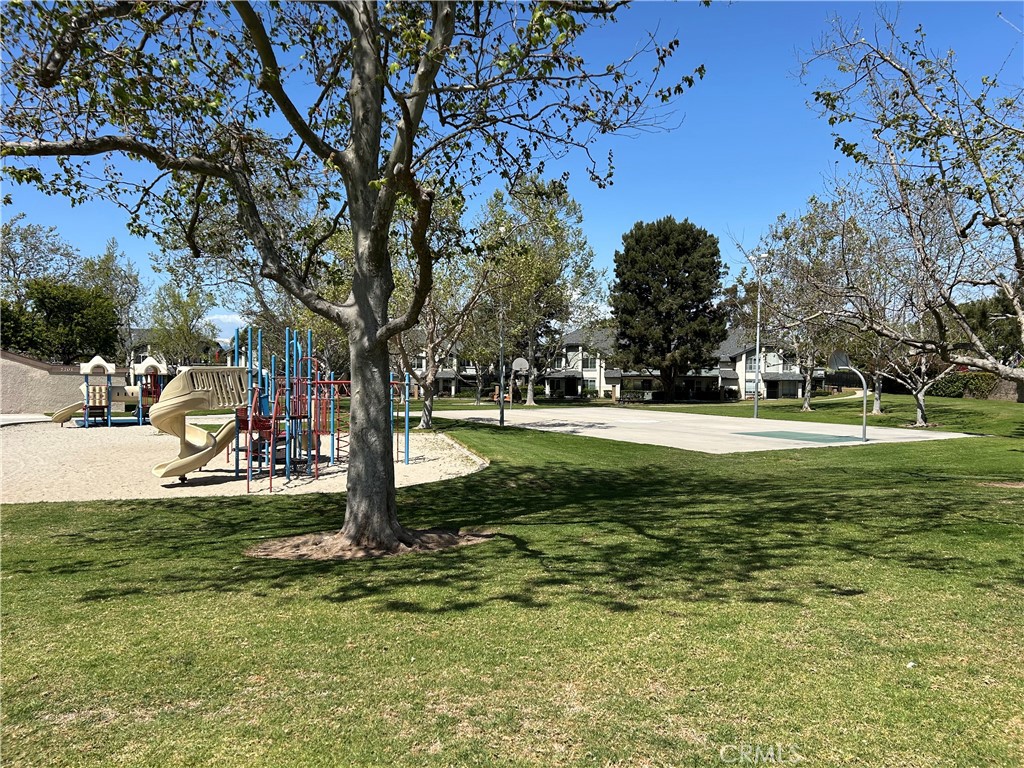 https://media.crmls.org/medias/697b3571-3f5b-4b14-88eb-ca11f04b105b.jpg?preset=X-Large