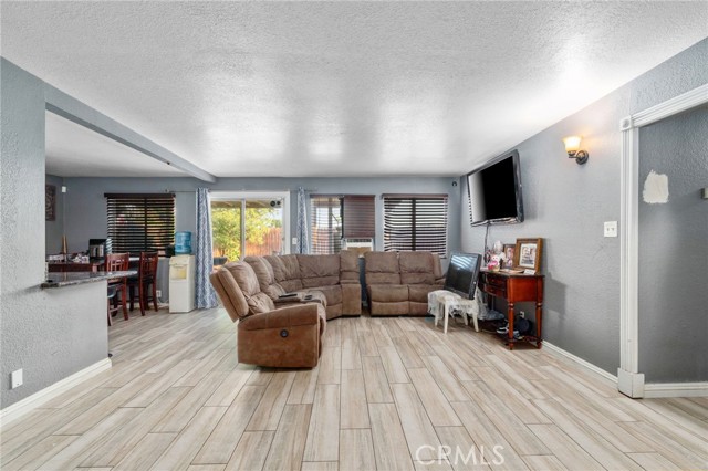 Detail Gallery Image 14 of 30 For 645 E King St, Rialto,  CA 92376 - 4 Beds | 2 Baths