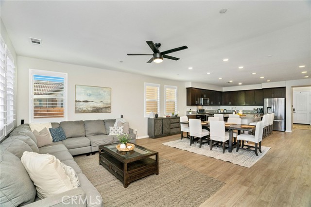25140 Golden Maple Drive, Canyon Country CA: https://media.crmls.org/medias/697c280d-5141-49f8-8d80-9a7c24203e30.jpg
